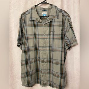 Men’s Columbia button up shirt, Size XL, khaki green plaid. Authentic